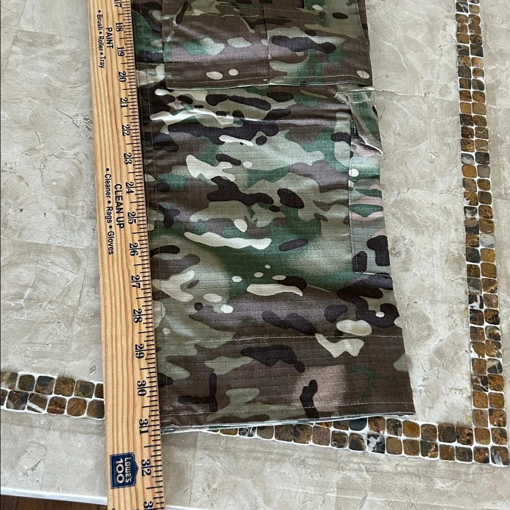 NWOT Tactical Pants Camouflage Cargo Pants Mens Size 32/32‎